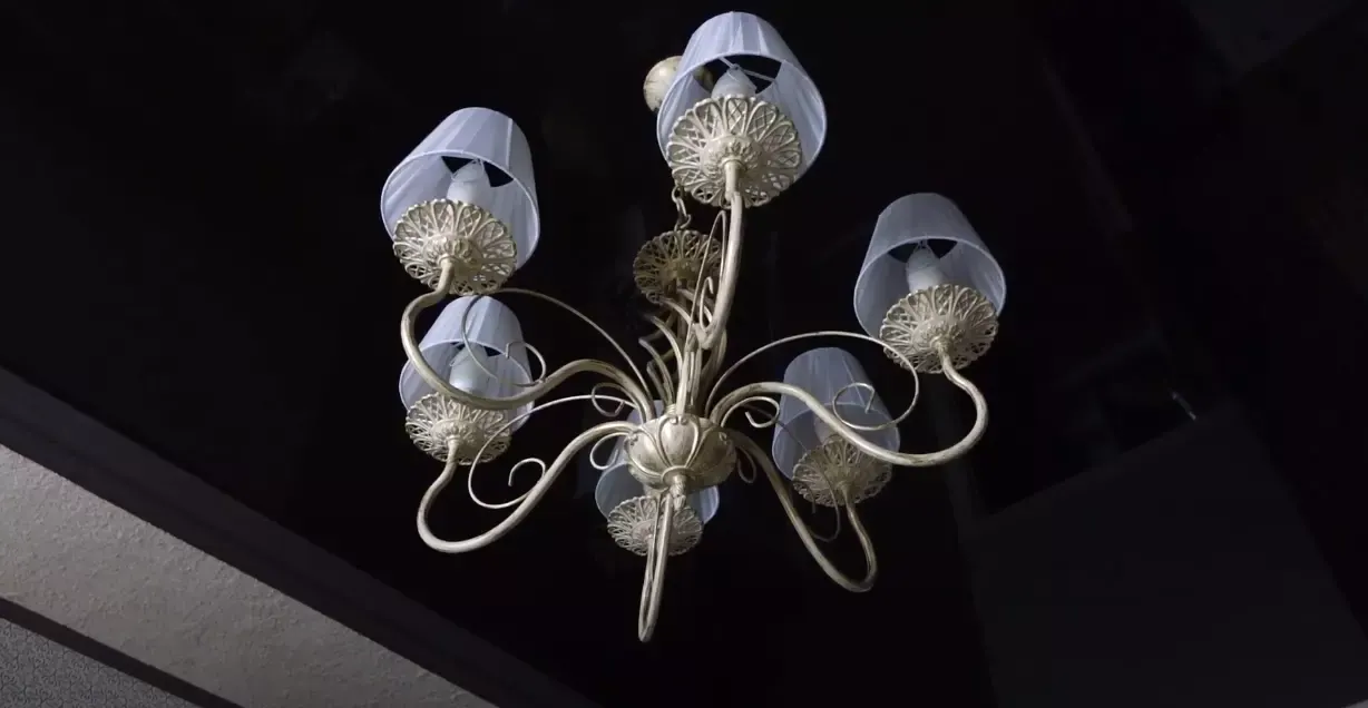 Зеркальный натяжной потолок — Одинцово, бульвар Маршала Крылова, 25а, фото 1